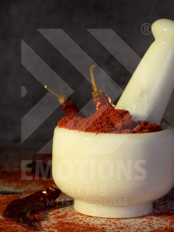 EMF09722